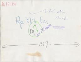 cca 1973 Parkoló autók a XVI. kerületben. Novotta Ferenc felvétele, hátoldalon pecséttel jelzett. 23...