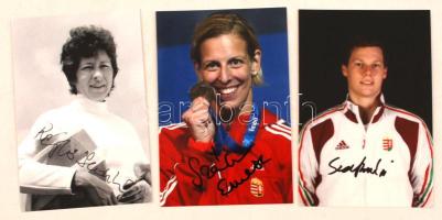 Vegyes aláírás tétel, 3db: 	 Rejtő Ildikó (1937-) a Nemzet Sportolója címmel kitüntetett kétszeres olimpiai bajnok magyar tőrvívó, edző aláírása fotón, 15x10cm/  	 Szász Emese (1982-) világ- és Európa-bajnoki ezüstérmes magyar párbajtőrvívó aláírása fotón, 15x10cm/  	 Szatmári András magyar párbajtőrvívó aláírása fotón, 15x10cm