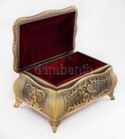 Gazdagon díszített ékszertartó, rezezett fém, préselt, belül plüss,  10×6 cm