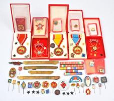 63db vegyes szocialista jelvény, kitüntetés, csat kitüntetésekhez, szalagsávsorozat, közte "Kiváló Dolgozó" kitüntetések tokban, "BM Iskolák Záró Ünnepsége 1918-1968 - 50" műgyantás fém jelvény T:vegyes
