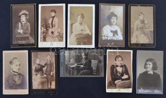 cca 1880-1900 Nők, vegyes keményhátú fotó tétel különböző műtermekből, 10db, 11x7cm
