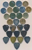 28db vegyes magyar és külföldi jelvény, zseton, közte "BNV (Budapesti Nemzetközi Vásár)" f...