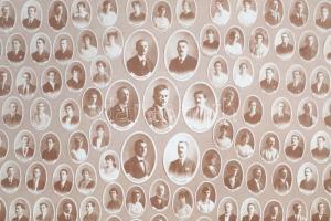 1921 Kolozsvári könyvnyomdászok 1861-1921 tablóképe kissé viseltes állapotban, 28x38cm