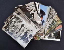 cca 1970 Vegyes nyomtatvány tétel sok katonai témájú leginkább NDK-ás , 5 nyelven feliratozva a háto...