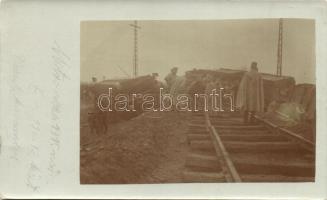 1915 Szávaszentdemeter, Sremska Mitrovica; Vasúti karambol, magyar tisztek / Railroad accident, K.u.K. officers photo