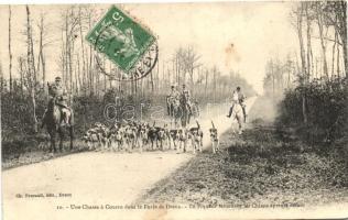 Une chasse a Courre dans la Foret de Dreux. Le Piqueur ramenant les Chiens aprés le défaut / French hunters in the forest of Dreux