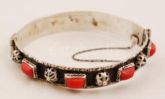 Kövekkel díszített ezüst(Ag) karkötő, jelzett, br: 20,7 g