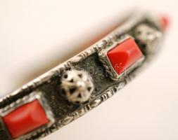 Kövekkel díszített ezüst(Ag) karkötő, jelzett, br: 20,7 g