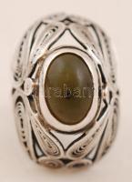 Zöld kővel díszített ezüst(Ag) gyűrű, filigrán díszítéssel,  jelzett, méret: 55, br: 9,3 g
