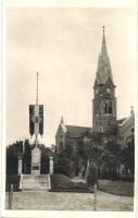 Verebély, Vráble; Római Katolikus templom, Hősök emlékműve, Országzászló, kiadja Tóth Jenő fényképész / Catholic church, war memorial, National flag