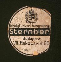 Hordozható belső tölcséres Sternberg gramofon, jelzett, jó állapotban, 29x41x16 cm