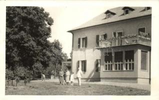 Barsfüss, Trávnica, Tarisch Rudolf kastélya / castle, photo