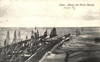 Fano, Bocca del Porto Canale / port, ships