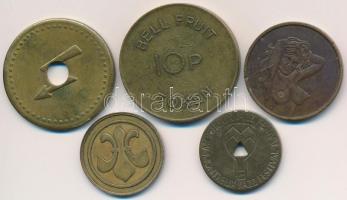 5db klf fém zseton és játékpénz T:2,2-