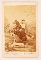 cca 1870 Erzsébet királyné lovon, korabeli fotó műalkotásról,  10x6cm