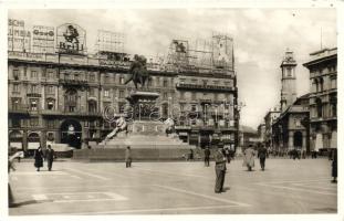 Milano, Milan, Monumento a Vittorio Emanuele in Piazza del Duomo / aquare with advertisements