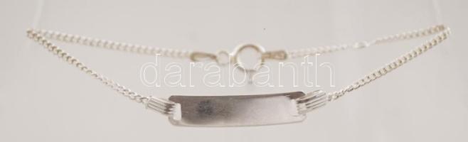 Ezüst(Ag) lányka karkötő, véshető kis táblával, jelzett, h: 15 cm,  1,9 g
