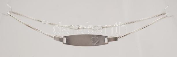 Ezüst(Ag) lányka karkötő, véshető kis táblával, rajta kis szív gravírozással, jelzett, h: 15 cm,  1,5 g