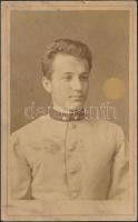 1877 Fiatal katona portréja, keményhátú fotó Simonyi Budapesti műterméből, 10,5x6,5 cm