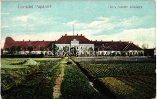 Pápa, Honvéd huszár laktanya, kiadja Kis Tivadar