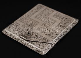 XIX: sz. vége. geometrikus, és virágmintákkal díszített ezüst gyufatartó szelence / Silver match holder box. 40g