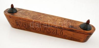 Festett fa borotvatartó, magyar címerrel, " 1888 Szolnok" felirattal, jó állapotban / Painted wood razor holder with Hungarian coat of arms h:22 cm