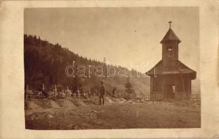 1917 Gyergyóholló, Corbu; fatemplom, Első világháborúban elesett hősök temetője / wooden church, WWI military cemetery, photo (EK)