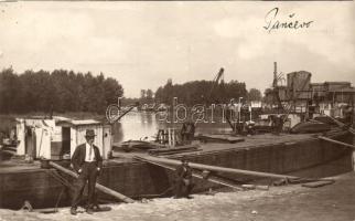 Pancsova, Pancevo; kikötött uszály / docked barge (kis szakadás / small tear)
