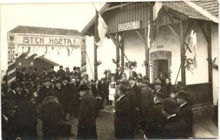 1927 Szeged, a Széksós-tói kisvasútállomás avatóünnepsége, a vasútállomás épülete, Gábor Endre photo (EB)