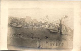 1916 SMS Kőrös, Kőrös-osztályú monitor, tengerészek a fedélzeten a bulágriai Ruszéban / SMS Kőrös, Kőrös-class monitor in Ruse, Bulgaria, mariners on the deck, photo