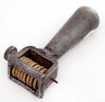 Régi fém dátumbélyegző, h: 10 cm
