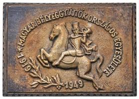 1949. "Magyar Bélyeggyűjtők Országos Egyesülete 1919-1949 / Kiváló munkájának elismeréséül - A M.B.O.E." ezüstözött Br szögletes plakett eredeti tokban (65x93mm) T:2