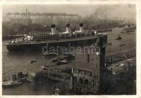 10 db régi, tengerjáró hajókat ábrázoló képeslap, vegyes minőség / 10 old postcards depicting seafar...