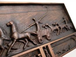 Olcsai Kiss Zoltán (1895-1981): Hortobágyi kocsihajtók. Bronz falikép,  jelzett, 34×16 cm