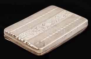 Ezüst(Ag) névjegykártyatartó virágmintás díszítéssel, jelzett, 8x5,5x1 cm, 51,7 g