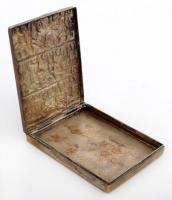 Ezüstözött bronz névjegykártyatartó, tetején domborműves kialakítással, 8x6x1 cm