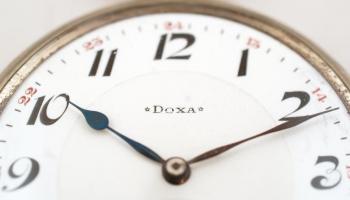 Doxa zsebóra fémtokban, másodpercmutatós, jelzett, működik, d:5cm