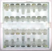 Üveg sakktábla üveg figurákkal, újszerű állapotban, táblaméret: 25x25cm