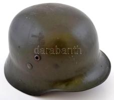II. világháborús hadisisak bőrszíjas csattal
