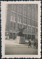 1940 Katonai emlékmű a Várban a levéltár előtt. 6x9 cm