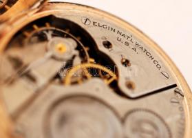 cca 1930 Elgin másodpercmutatós zsebóra, díszes, gravírozott tokkal, tájkép díszítéssel. Szép állapo...