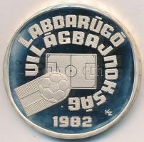 1981. 500Ft Ag "Labdarúgó VB - 1 játékos" nem eredeti tokban T:PP felületi karc