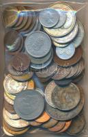 Vegyes magyar és külföldi fémpénz tétel 366g-os súlyban, közte jobb darabokkal, 1861A 4kr Cu, Orosz Birodalom 1915. 3k Cu T:vegyes