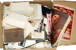 Hatalmas nyomtatvány hagyaték tétel, nagy ládányi átnézendő okmány, fotó, és mindenféle papírrégiség