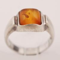 Ezüst gyűrű borostyán kővel, Ag, bruttó: 4,1gr., jelzett, méret:52/Silver ring with amber, Ag, gross. 4,1gr, marked, size: 52