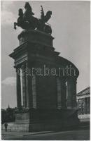 cca 1938 Vadas Ernő (1899-1962) pecséttel jelzett, aláírt  vintage fotóművészeti alkotása, a Hungaria Magazin pecsétjével, 23x15 cm