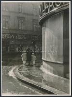 cca 1940 Járai Rudolf (1913-1993) jelzés nélküli, vintage fotóművészeti alkotása, 18x13 cm