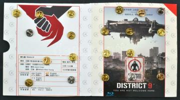 22db vegyes modern, magyar és külföldi jelvény, közte "Rendőrség" műgyantás fém jelvény, K...