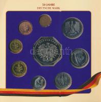 Németország 1972-1996. 1pf-5M (8xklf) + 1998. "50 éves a márka" fém emlékérem, papírtokos ...