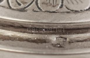 Ezüst (Ag.) kiöntő, vésett díszítéssel, pácolt fa füllel, kopott, apró horpadással, jelzett, bruttó:...